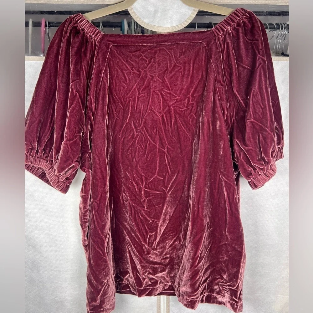 NWT Loft Velvet Puff Sleeve Top in a beautiful light burgundy color Sz XL